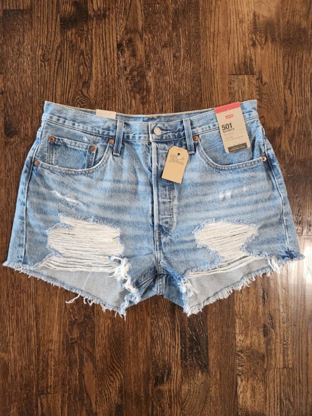 Levi’s NWT Women’s 501 Shorts Cotton High Rise Distressed Size 32 - Picture 1 of 5